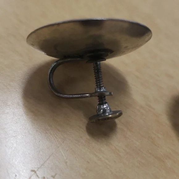 Hand Painted Vintage Screw Back Earrings with Strawberries and Gold on the Edges - Picture 9 of 12